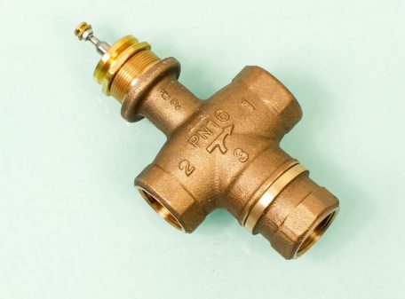 Schneider Electric MZX4501 3 port low pressure hot water valve 1 " cv=8.0